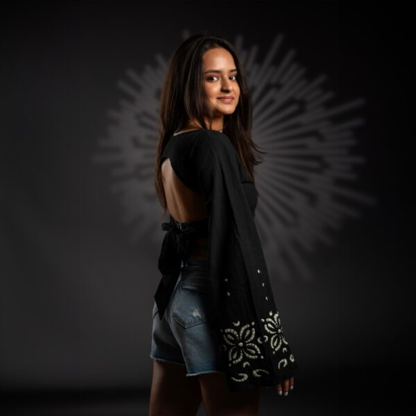 Noir bloom-moon cut top